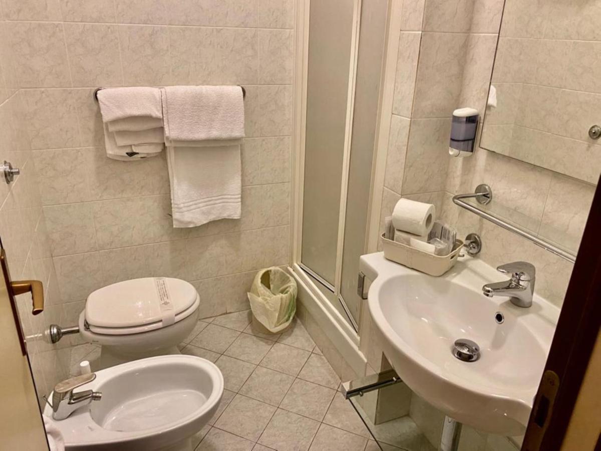 Roma Castle Termini Hotel Bagian luar foto