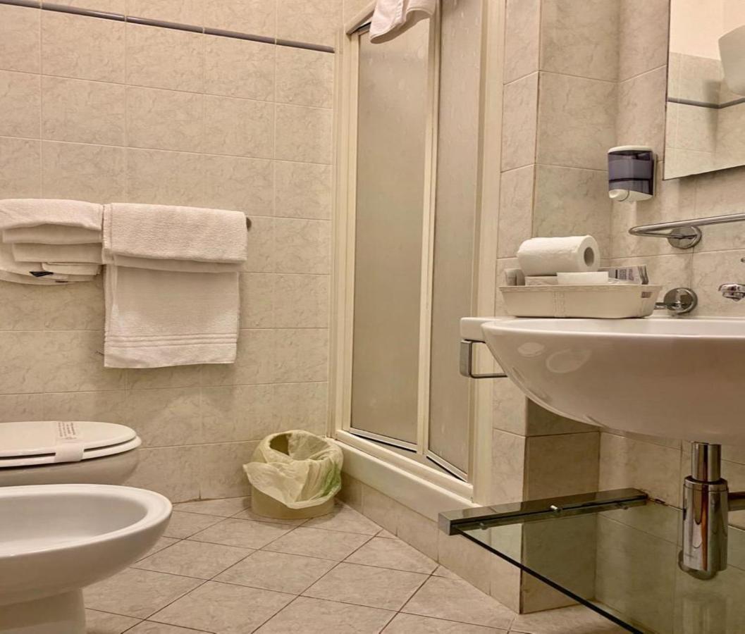 Roma Castle Termini Hotel Bagian luar foto