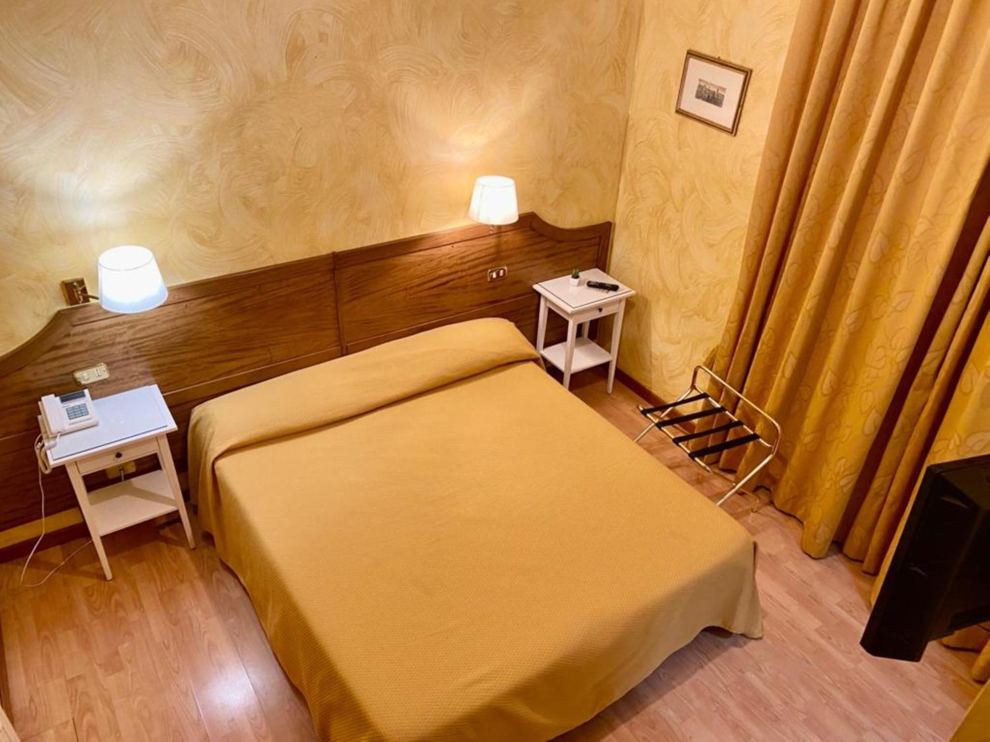 Roma Castle Termini Hotel Bagian luar foto