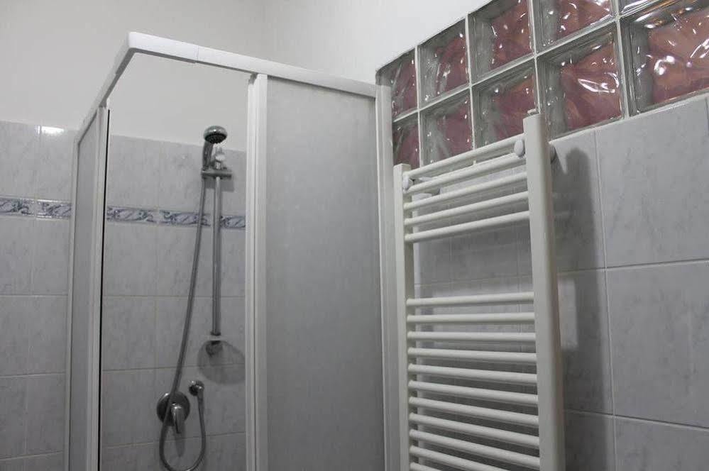 Roma Castle Termini Hotel Bagian luar foto