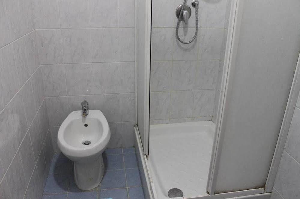 Roma Castle Termini Hotel Bagian luar foto