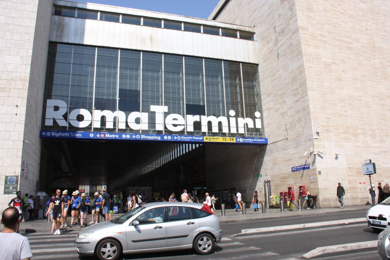 Roma Castle Termini Hotel Bagian luar foto