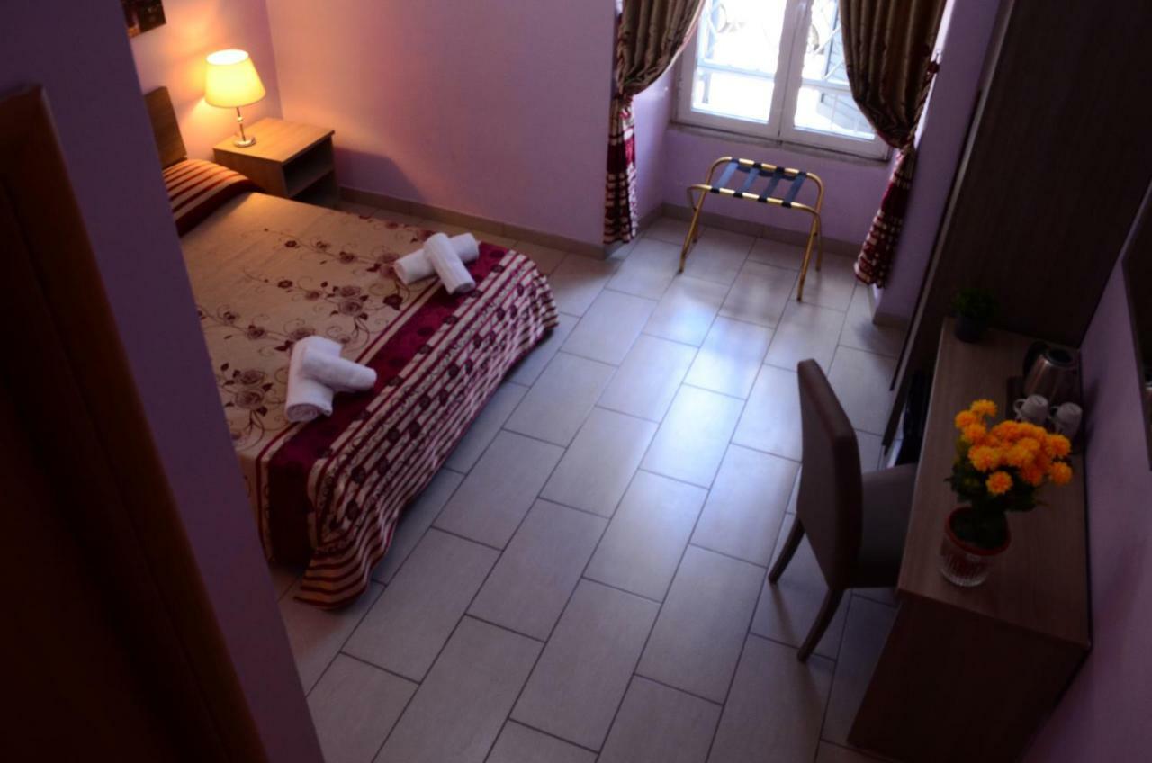 Roma Castle Termini Hotel Bagian luar foto