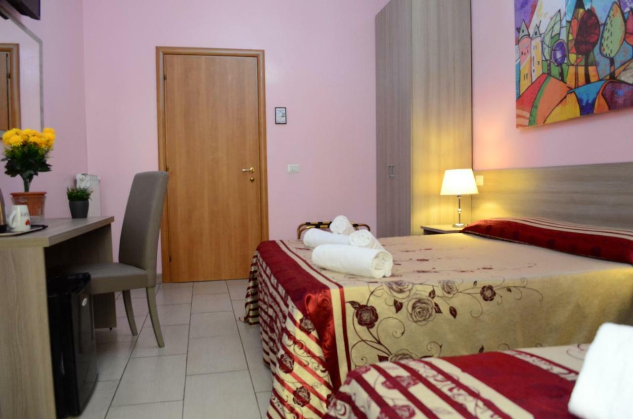 Roma Castle Termini Hotel Bagian luar foto