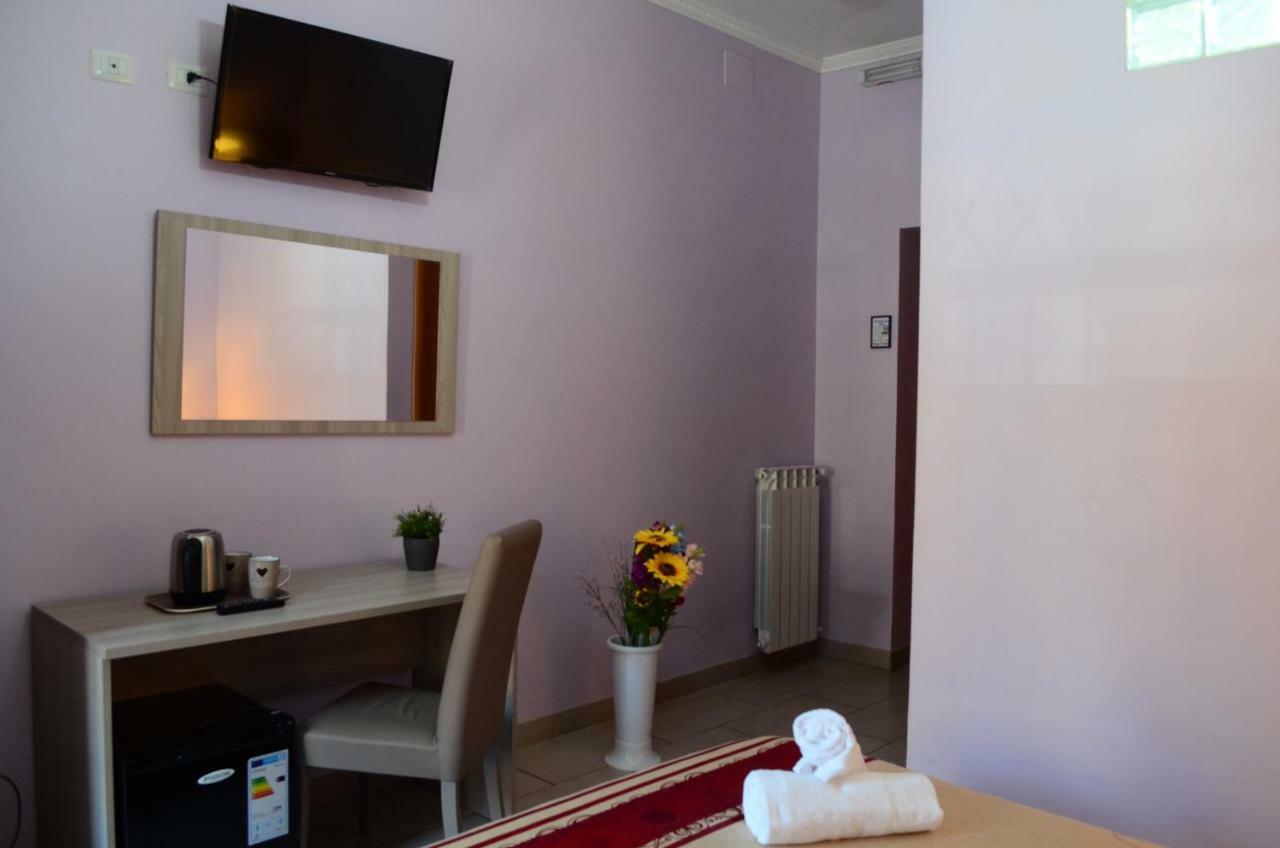 Roma Castle Termini Hotel Bagian luar foto