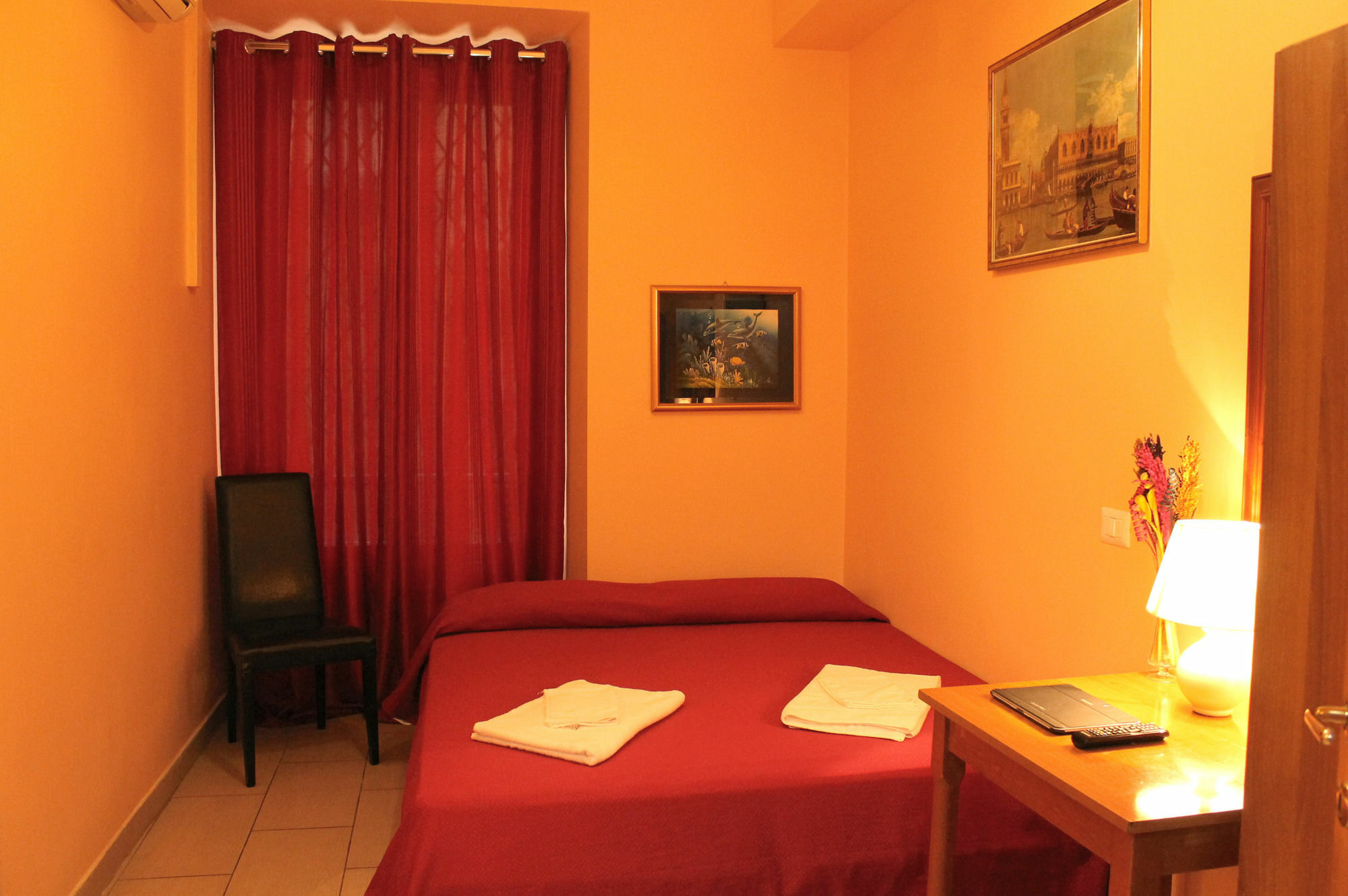 Roma Castle Termini Hotel Bagian luar foto