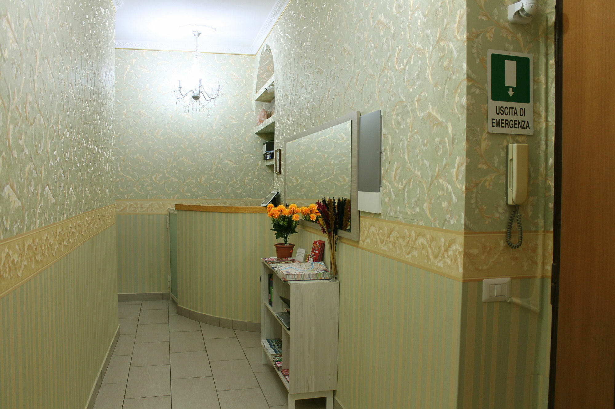 Roma Castle Termini Hotel Bagian luar foto