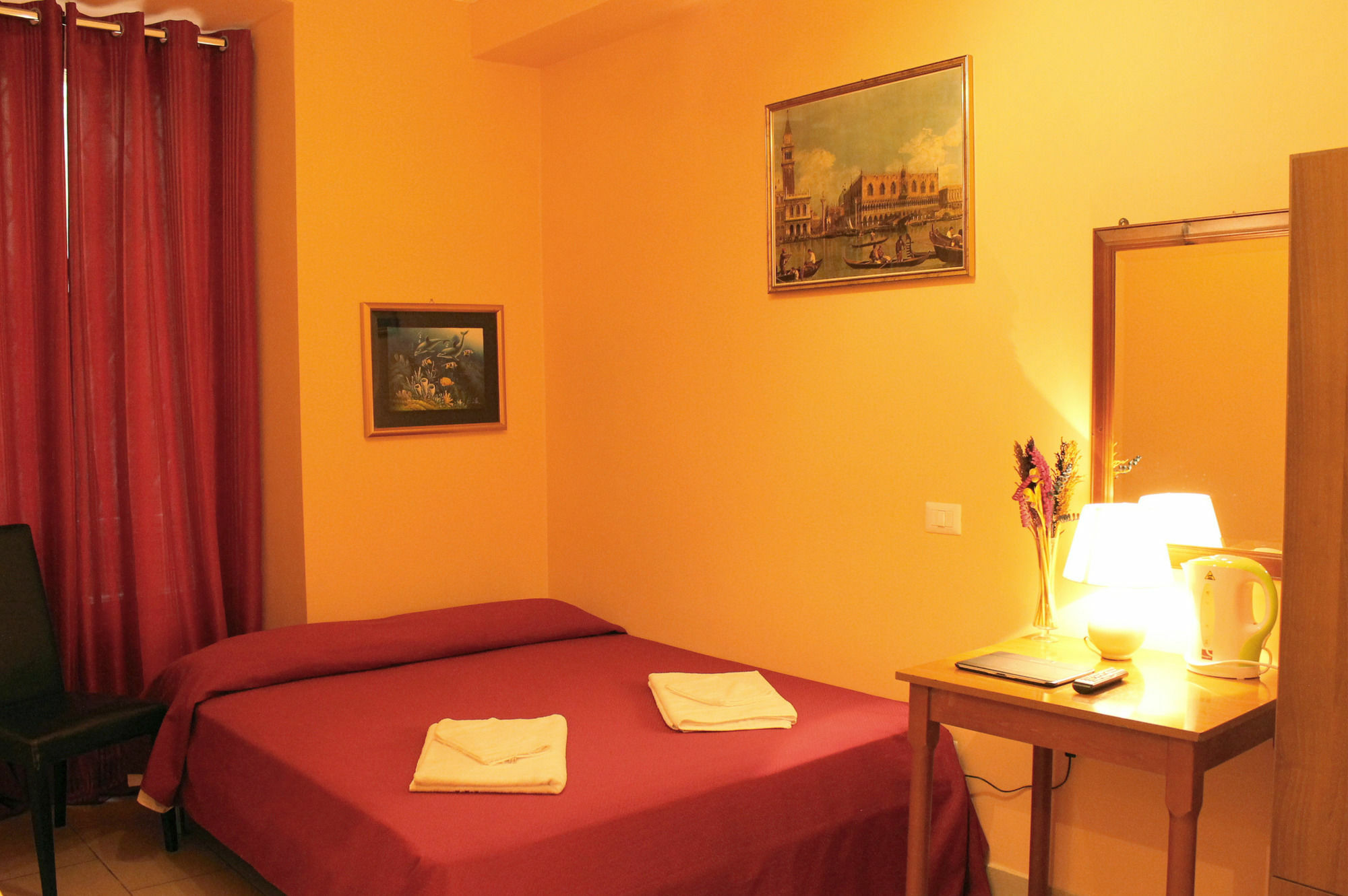 Roma Castle Termini Hotel Bagian luar foto